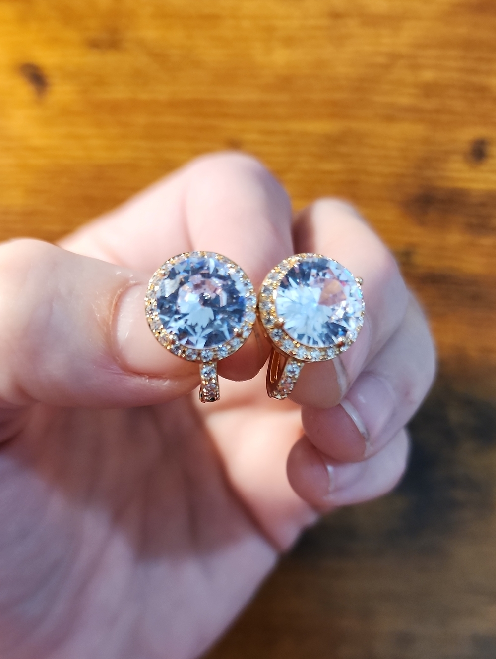 1 Pair Elegant White Round Gemstone with sparkling clear rhinestones Earrings,